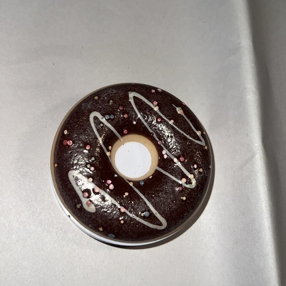 I Heart Revolution Chocolate Dipped Donut Eyeshadow Palette Only swatched - Picture 2 of 4